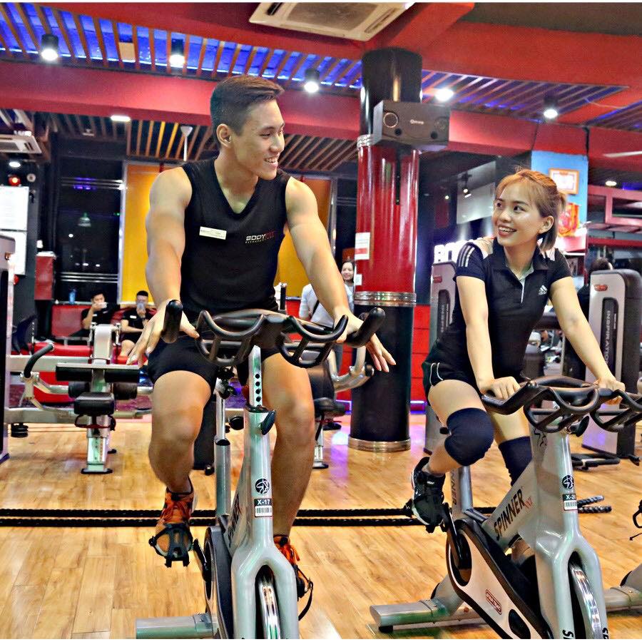 Cách để trở thành huấn luyện viên gym